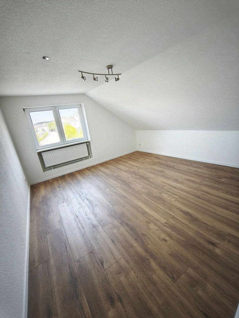 Pronájem bytu 2+1 58 m², Viehhofstraße 55, Wuppertal, Severní Porýní-Vestfálsko Pronájem bytu 2+1 58 m², Viehhofstraße 55, Wuppertal, Severní Porýní-Vestfálsko
