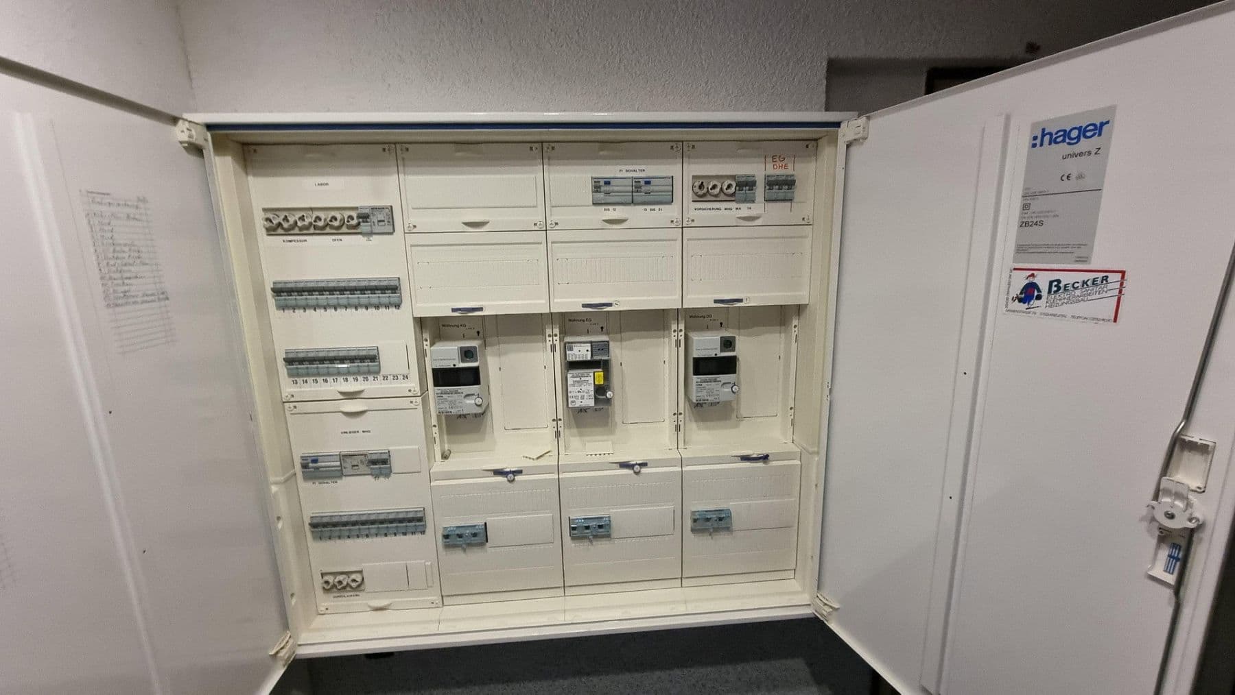 Prodej domu 252 m², pozemek 830 m², Kreuztal, Severní Porýní-Vestfálsko Prodej domu 252 m², pozemek 830 m², Kreuztal, Severní Porýní-Vestfálsko