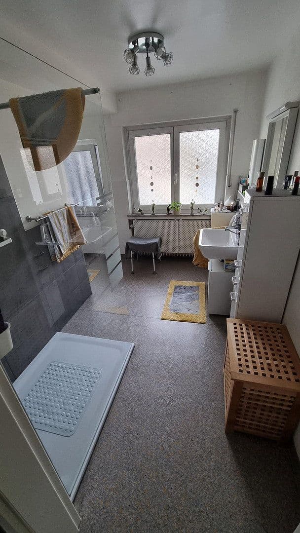Prodej domu 252 m², pozemek 830 m², Kreuztal, Severní Porýní-Vestfálsko Prodej domu 252 m², pozemek 830 m², Kreuztal, Severní Porýní-Vestfálsko