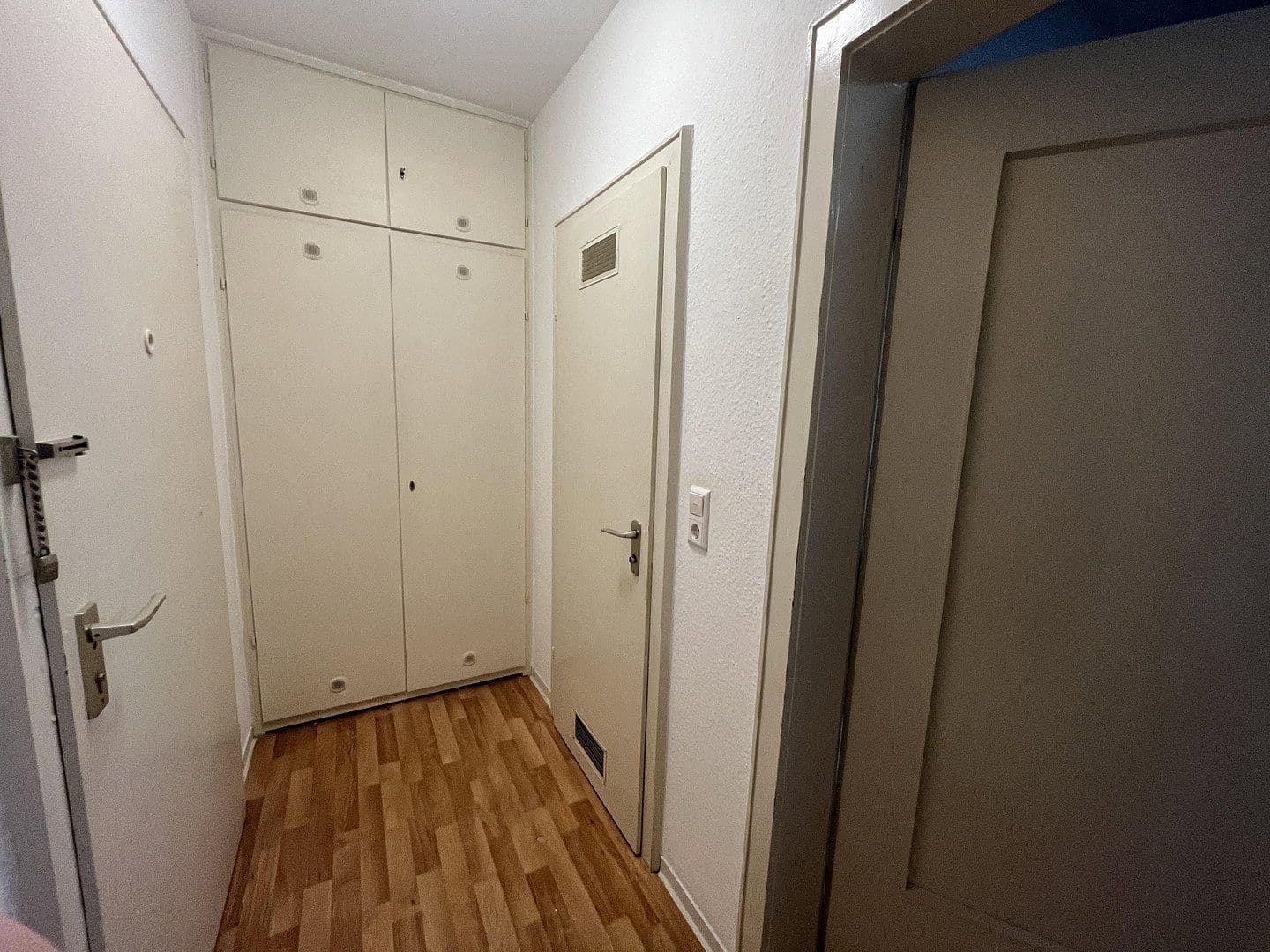 Pronájem bytu 1+1 35 m², Graf-Rhena-Straße 24a, Karlsruhe, Bádensko-Württembersko Pronájem bytu 1+1 35 m², Graf-Rhena-Straße 24a, Karlsruhe, Bádensko-Württembersko
