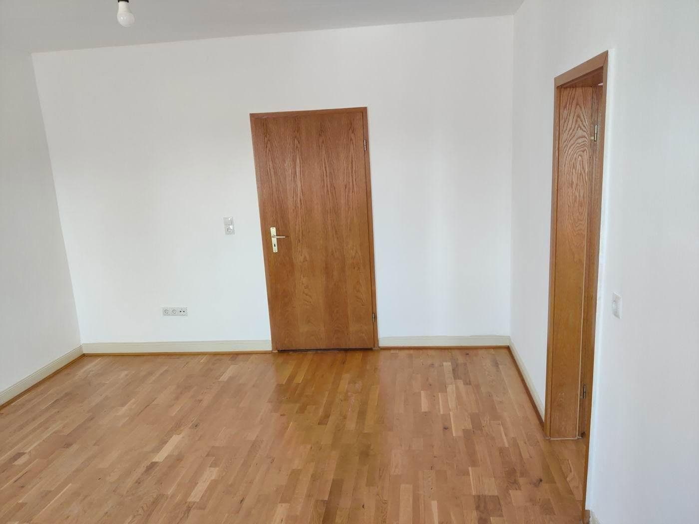 Pronájem bytu 4+1 95 m², Mannheim, Bádensko-Württembersko Pronájem bytu 4+1 95 m², Mannheim, Bádensko-Württembersko