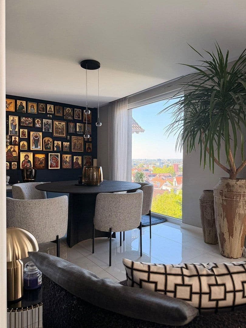 Prodej domu 227 m², pozemek 327 m², Kreuzhaldenstraße 47, Stuttgart, Bádensko-Württembersko Prodej domu 227 m², pozemek 327 m², Kreuzhaldenstraße 47, Stuttgart, Bádensko-Württembersko