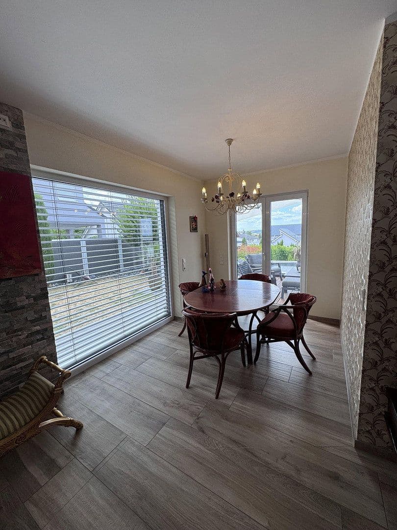 Prodej domu 127 m², pozemek 376 m², Saulheim, Porýní-Falc Prodej domu 127 m², pozemek 376 m², Saulheim, Porýní-Falc