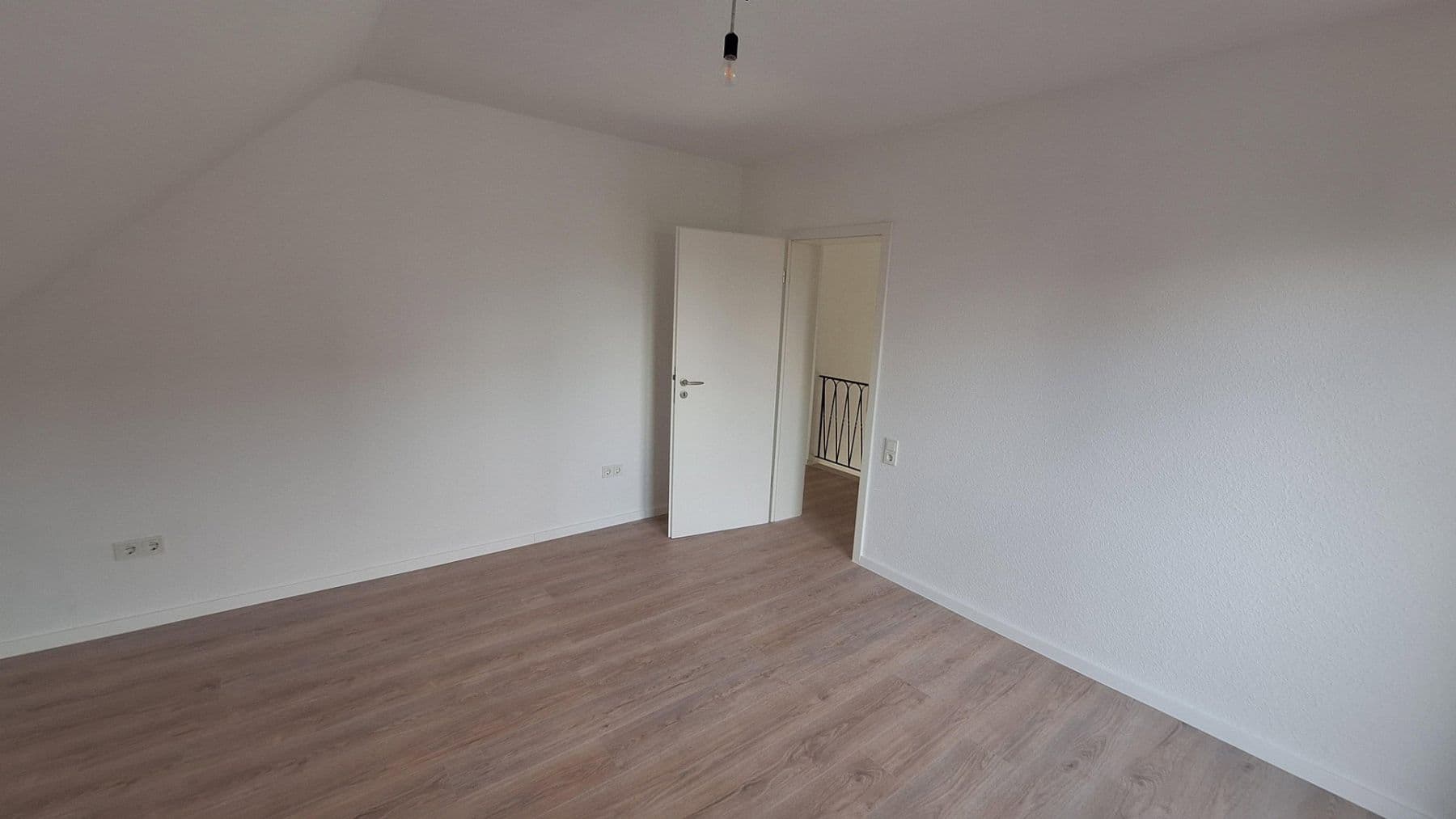 Pronájem domu 96 m², pozemek 399 m², Dormagen, Severní Porýní-Vestfálsko Pronájem domu 96 m², pozemek 399 m², Dormagen, Severní Porýní-Vestfálsko