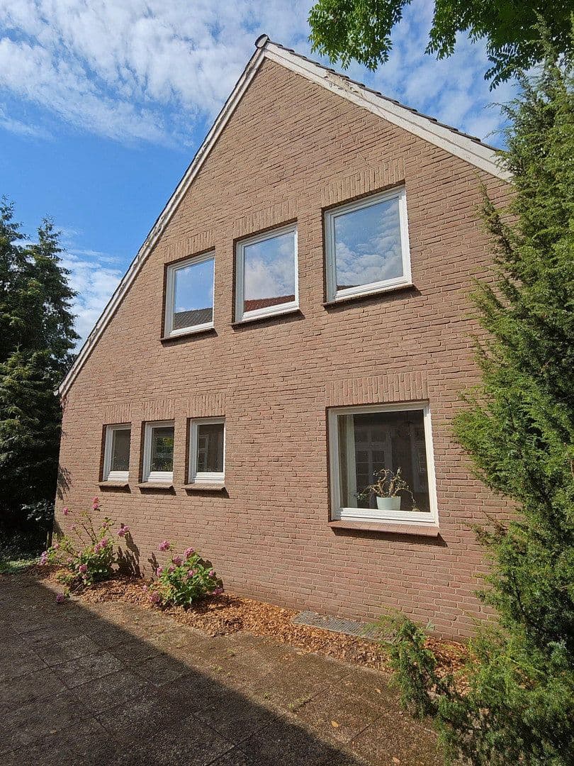 Prodej domu 180 m², pozemek 1.500 m², Klosterstraße 10A, Uelzen, Dolní Sasko Prodej domu 180 m², pozemek 1.500 m², Klosterstraße 10A, Uelzen, Dolní Sasko