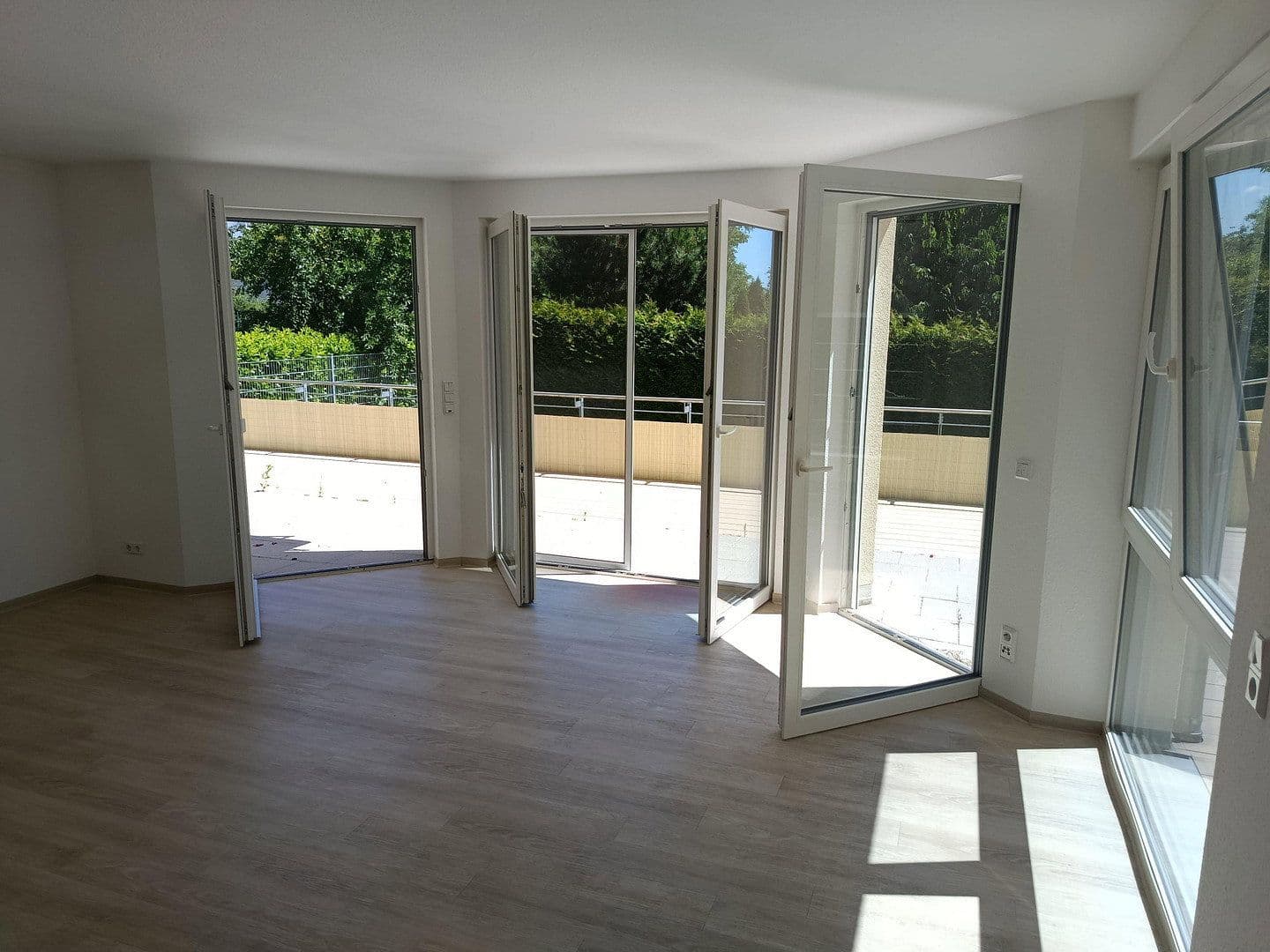 Pronájem bytu 3+1 93 m², Felsenstraße 45, Wiesbaden, Hessen Pronájem bytu 3+1 93 m², Felsenstraße 45, Wiesbaden, Hessen