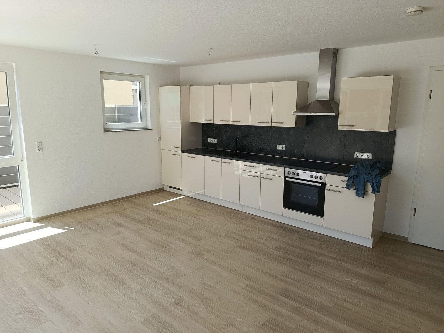 Pronájem bytu 3+1 93 m², Felsenstraße 45, Wiesbaden, Hessen Pronájem bytu 3+1 93 m², Felsenstraße 45, Wiesbaden, Hessen