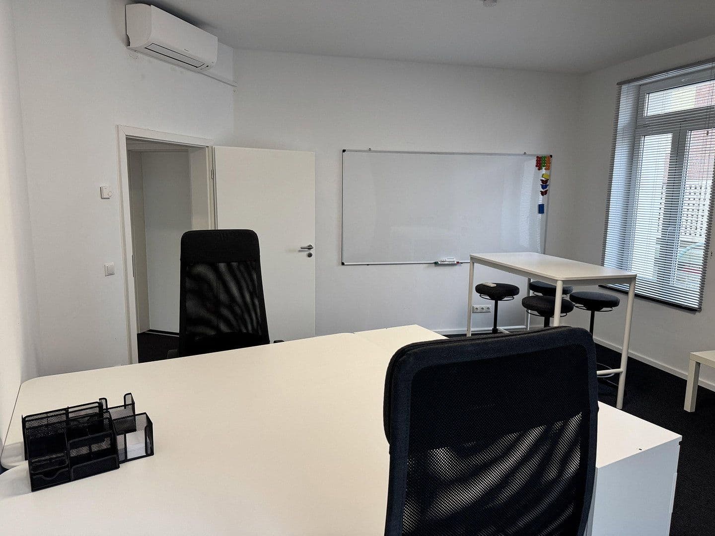 Pronájem kanceláře 145 m², Leverkusen, Severní Porýní-Vestfálsko Pronájem kanceláře 145 m², Leverkusen, Severní Porýní-Vestfálsko