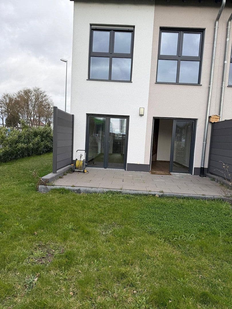 Pronájem domu 140 m², pozemek 300 m², Mainz Kastel, Hessen Pronájem domu 140 m², pozemek 300 m², Mainz Kastel, Hessen