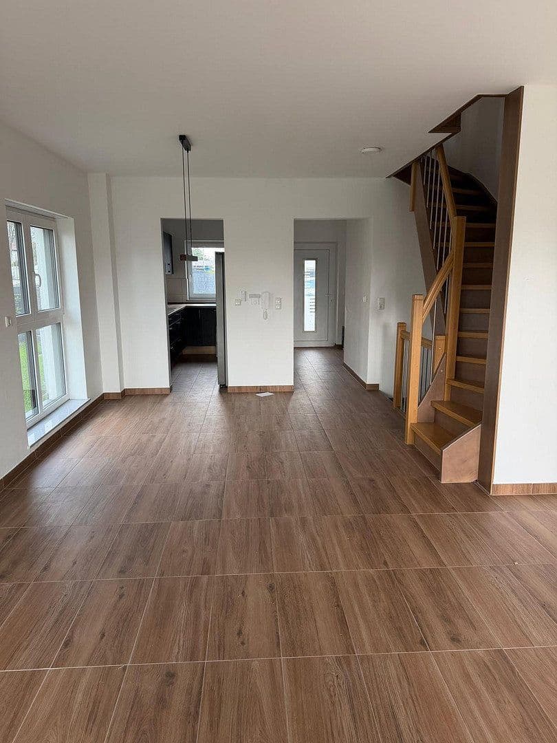 Pronájem domu 140 m², pozemek 300 m², Mainz Kastel, Hessen Pronájem domu 140 m², pozemek 300 m², Mainz Kastel, Hessen