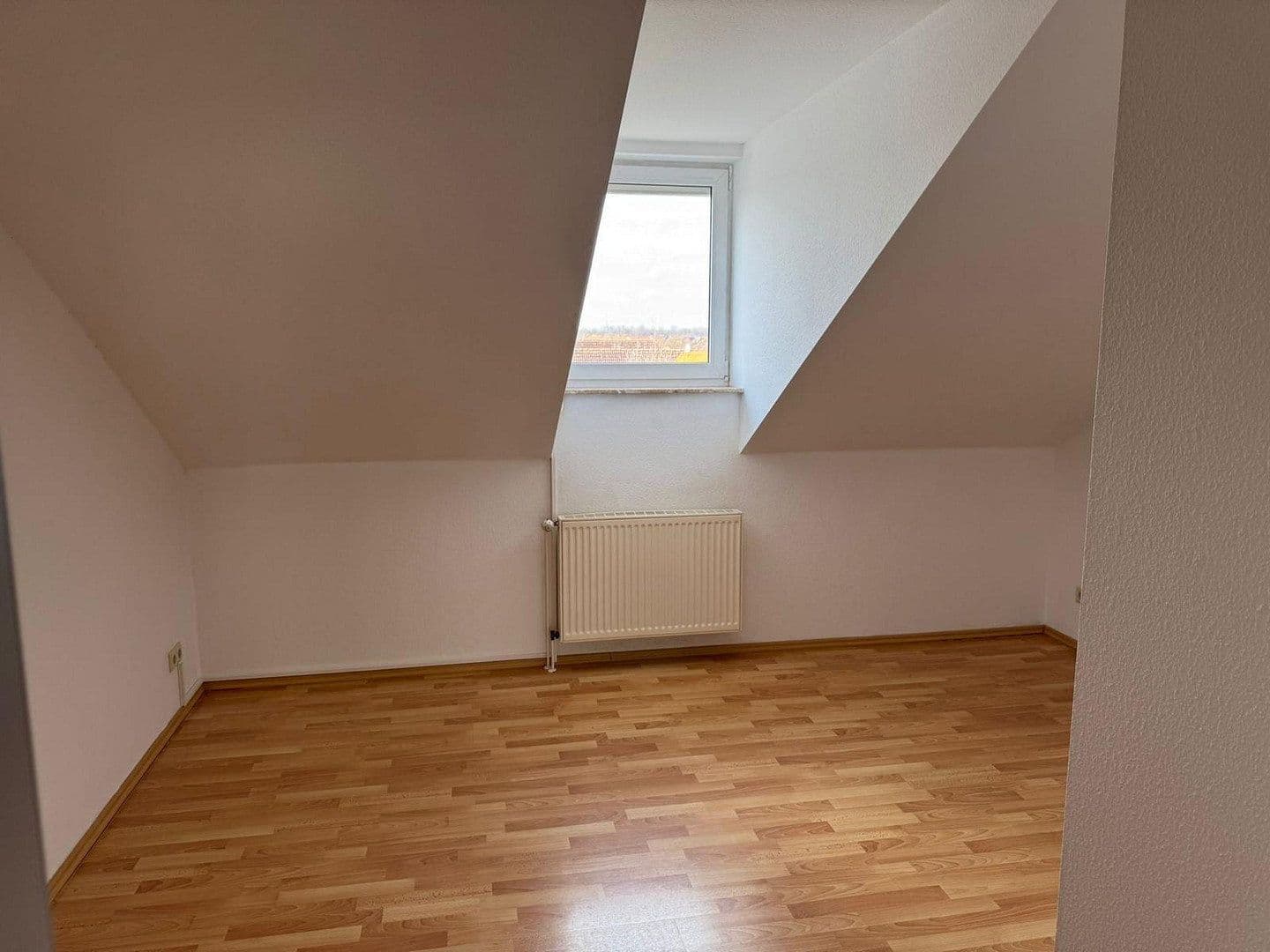 Pronájem bytu 3+1 120 m², Frankfurter Str.90, Salzgitter, Dolní Sasko Pronájem bytu 3+1 120 m², Frankfurter Str.90, Salzgitter, Dolní Sasko