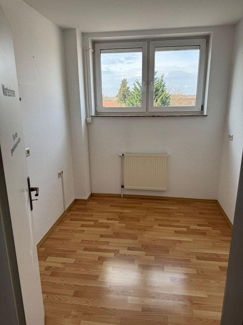 Pronájem bytu 3+1 120 m², Frankfurter Str.90, Salzgitter, Dolní Sasko Pronájem bytu 3+1 120 m², Frankfurter Str.90, Salzgitter, Dolní Sasko