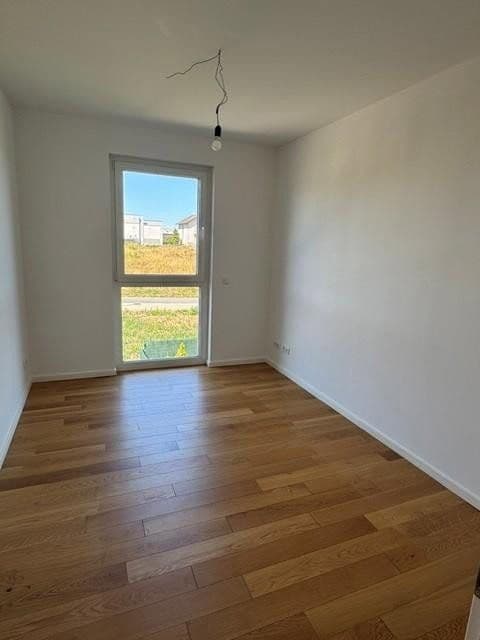 Pronájem bytu 4+1 113 m², Max-Planck-Straße 54, Bad Vilbel, Hessen Pronájem bytu 4+1 113 m², Max-Planck-Straße 54, Bad Vilbel, Hessen