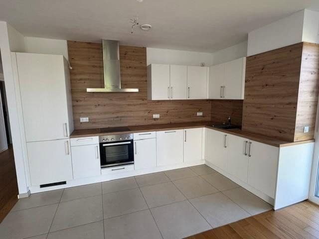Pronájem bytu 4+1 113 m², Max-Planck-Straße 54, Bad Vilbel, Hessen Pronájem bytu 4+1 113 m², Max-Planck-Straße 54, Bad Vilbel, Hessen