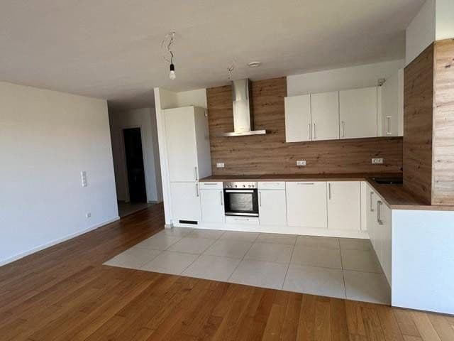 Pronájem bytu 4+1 113 m², Max-Planck-Straße 54, Bad Vilbel, Hessen Pronájem bytu 4+1 113 m², Max-Planck-Straße 54, Bad Vilbel, Hessen