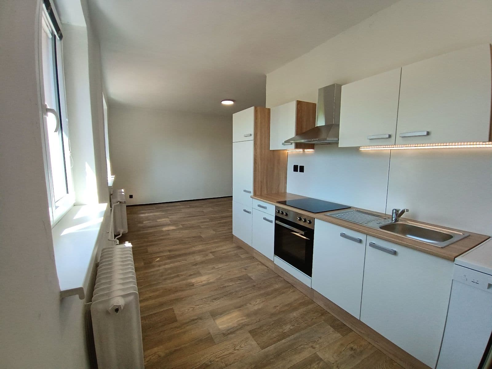 Pronájem bytu 2+kk 53 m², Jabloňová, Chrudim, Pardubický kraj Pronájem bytu 2+kk 53 m², Jabloňová, Chrudim, Pardubický kraj