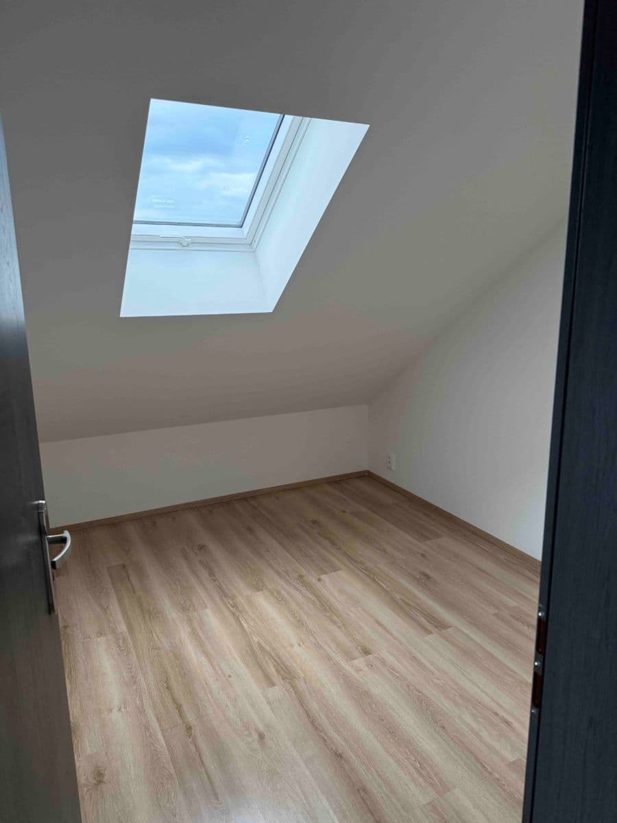 Pronájem bytu 2+kk 50 m², Průběžná, Bobnice, Středočeský kraj Pronájem bytu 2+kk 50 m², Průběžná, Bobnice, Středočeský kraj