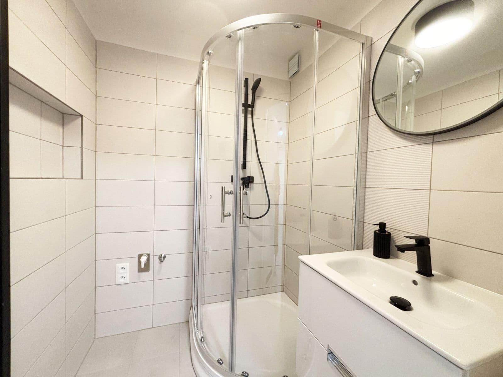 Pronájem bytu 1+1 43 m², U plynárny, Praha, Praha Pronájem bytu 1+1 43 m², U plynárny, Praha, Praha