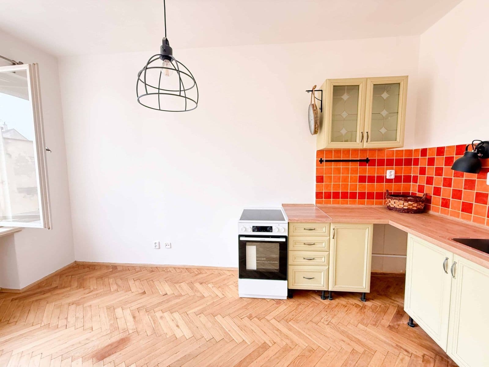 Pronájem bytu 2+kk 36 m², Nádražní, Praha, Praha Pronájem bytu 2+kk 36 m², Nádražní, Praha, Praha
