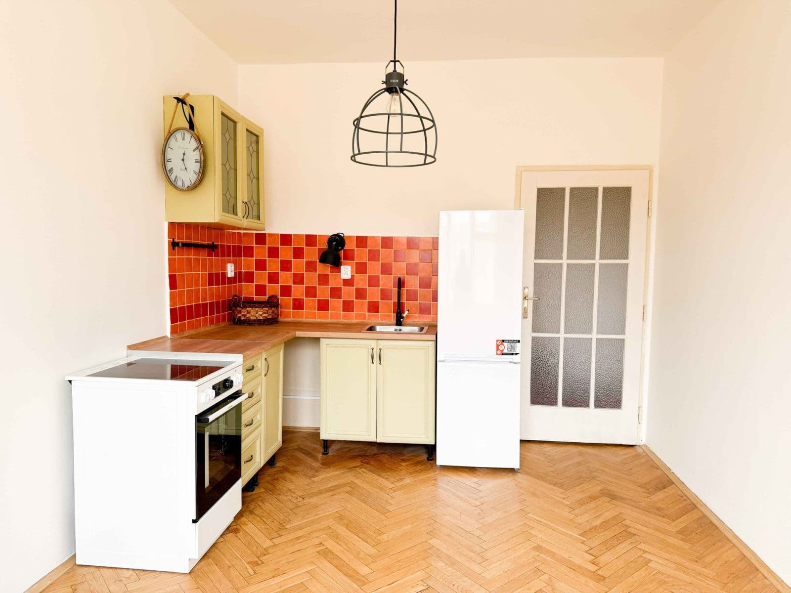Pronájem bytu 2+kk 36 m², Nádražní, Praha, Praha Pronájem bytu 2+kk 36 m², Nádražní, Praha, Praha