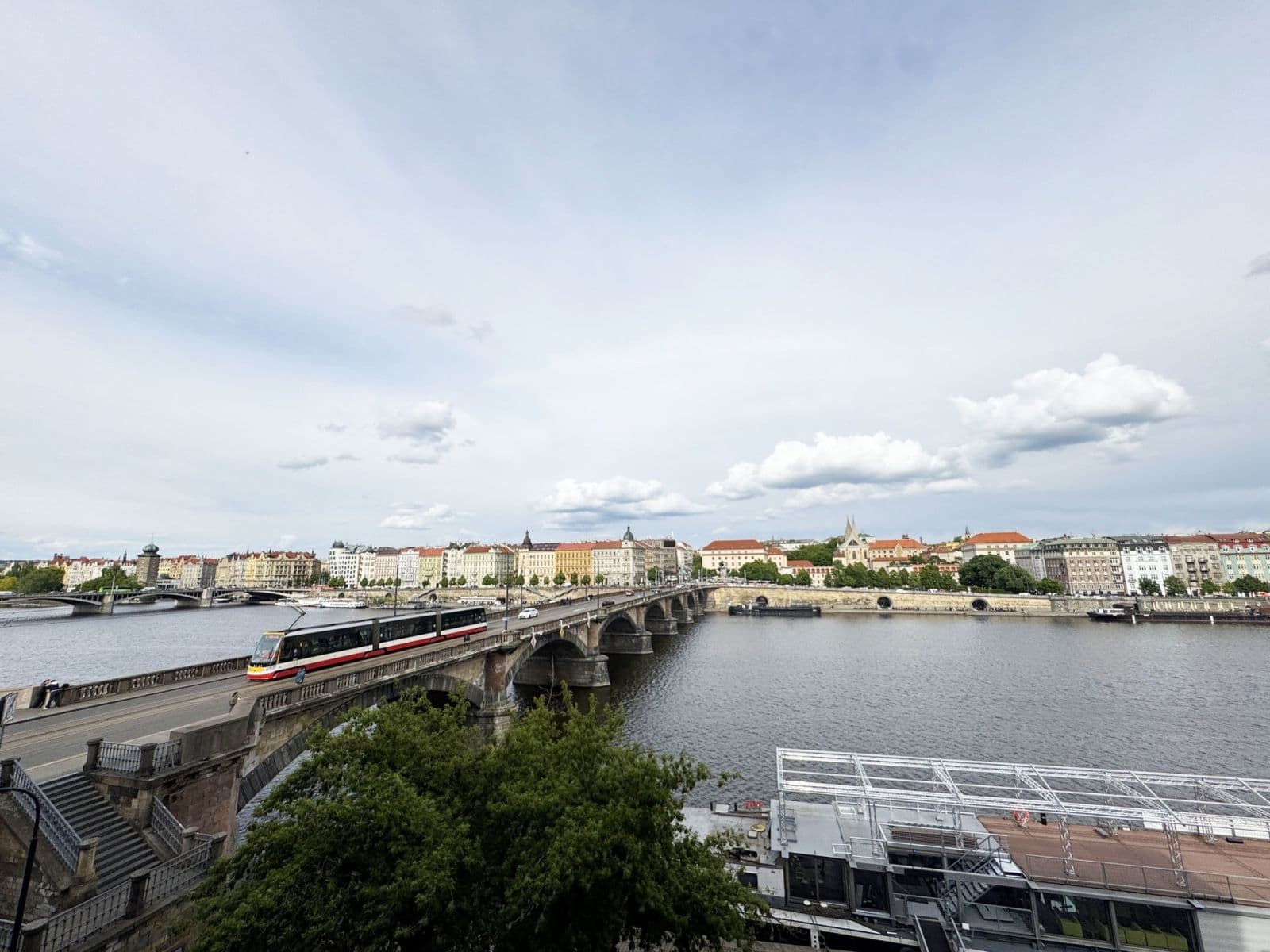 Pronájem bytu 2+kk 48 m², Hořejší nábřeží, Praha, Praha Pronájem bytu 2+kk 48 m², Hořejší nábřeží, Praha, Praha