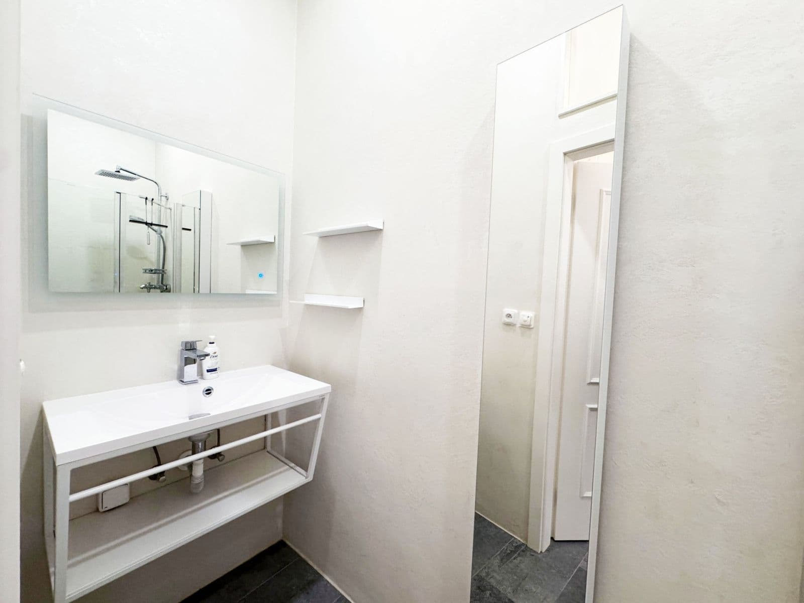 Pronájem bytu 2+kk 48 m², Hořejší nábřeží, Praha, Praha Pronájem bytu 2+kk 48 m², Hořejší nábřeží, Praha, Praha