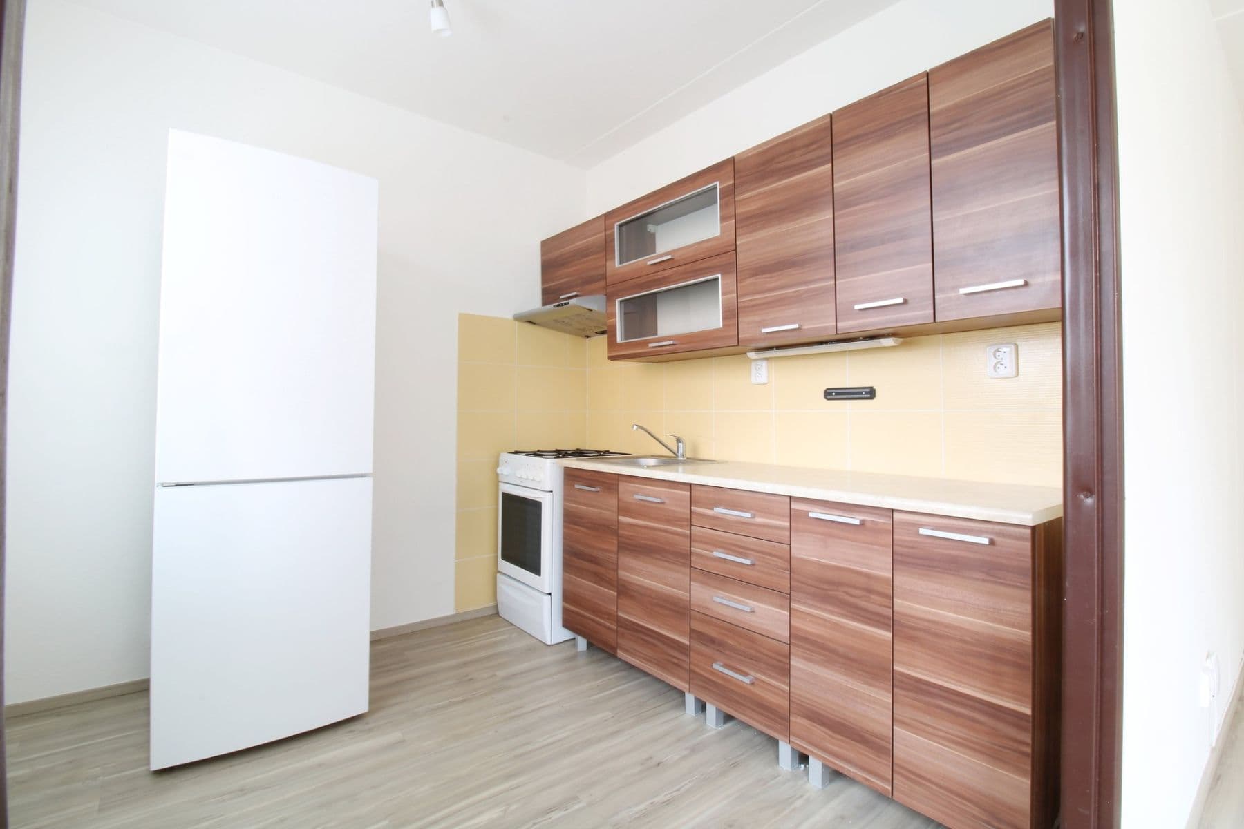 Pronájem bytu 3+1 55 m², Na růžovém poli, Kladno, Středočeský kraj Pronájem bytu 3+1 55 m², Na růžovém poli, Kladno, Středočeský kraj
