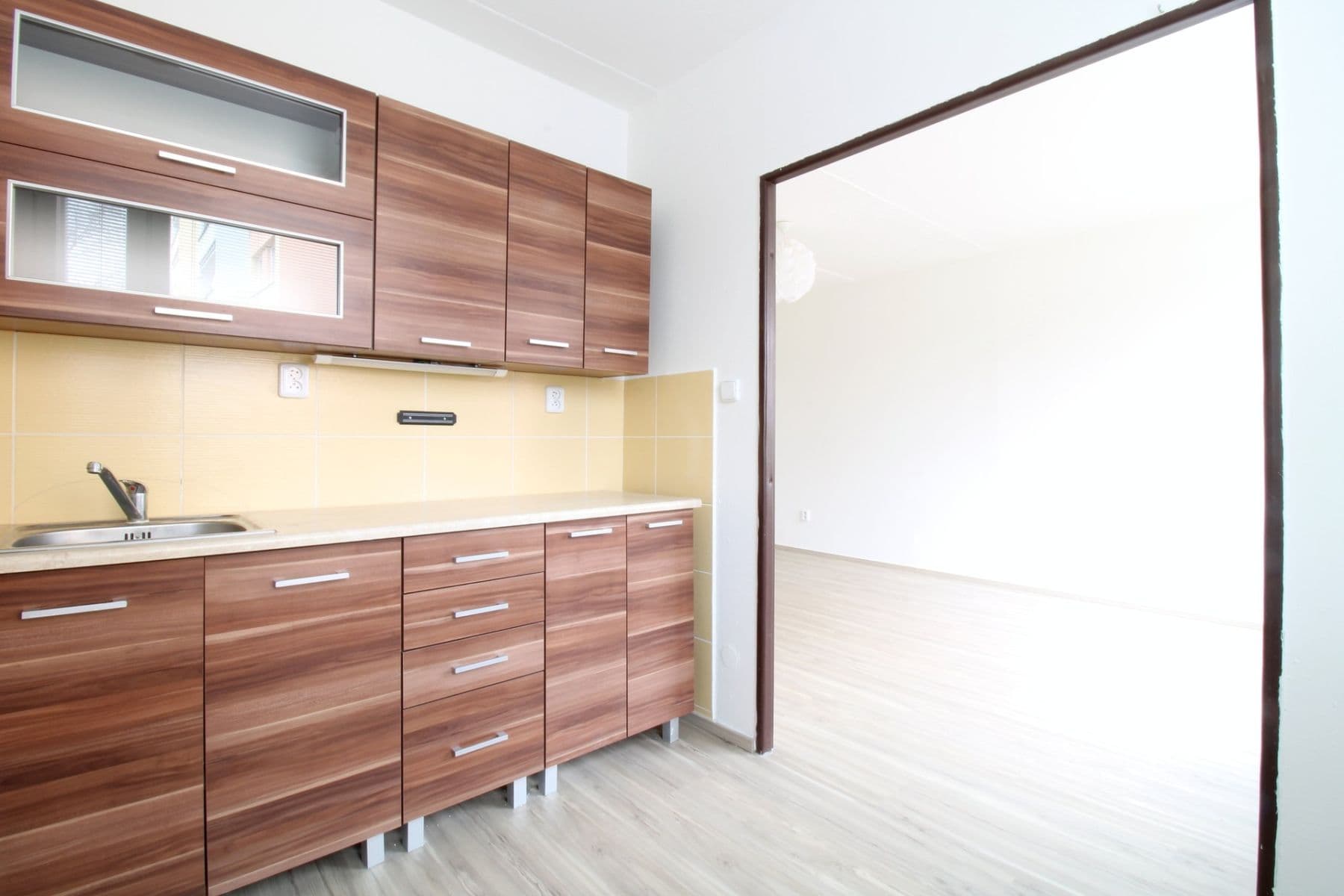Pronájem bytu 3+1 55 m², Na růžovém poli, Kladno, Středočeský kraj Pronájem bytu 3+1 55 m², Na růžovém poli, Kladno, Středočeský kraj