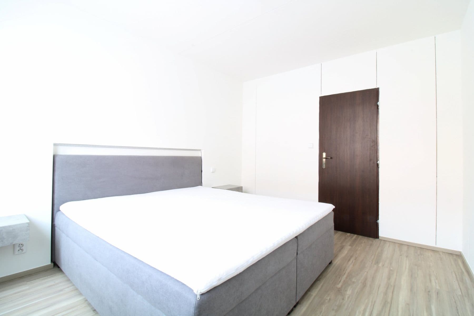 Pronájem bytu 3+1 55 m², Na růžovém poli, Kladno, Středočeský kraj Pronájem bytu 3+1 55 m², Na růžovém poli, Kladno, Středočeský kraj