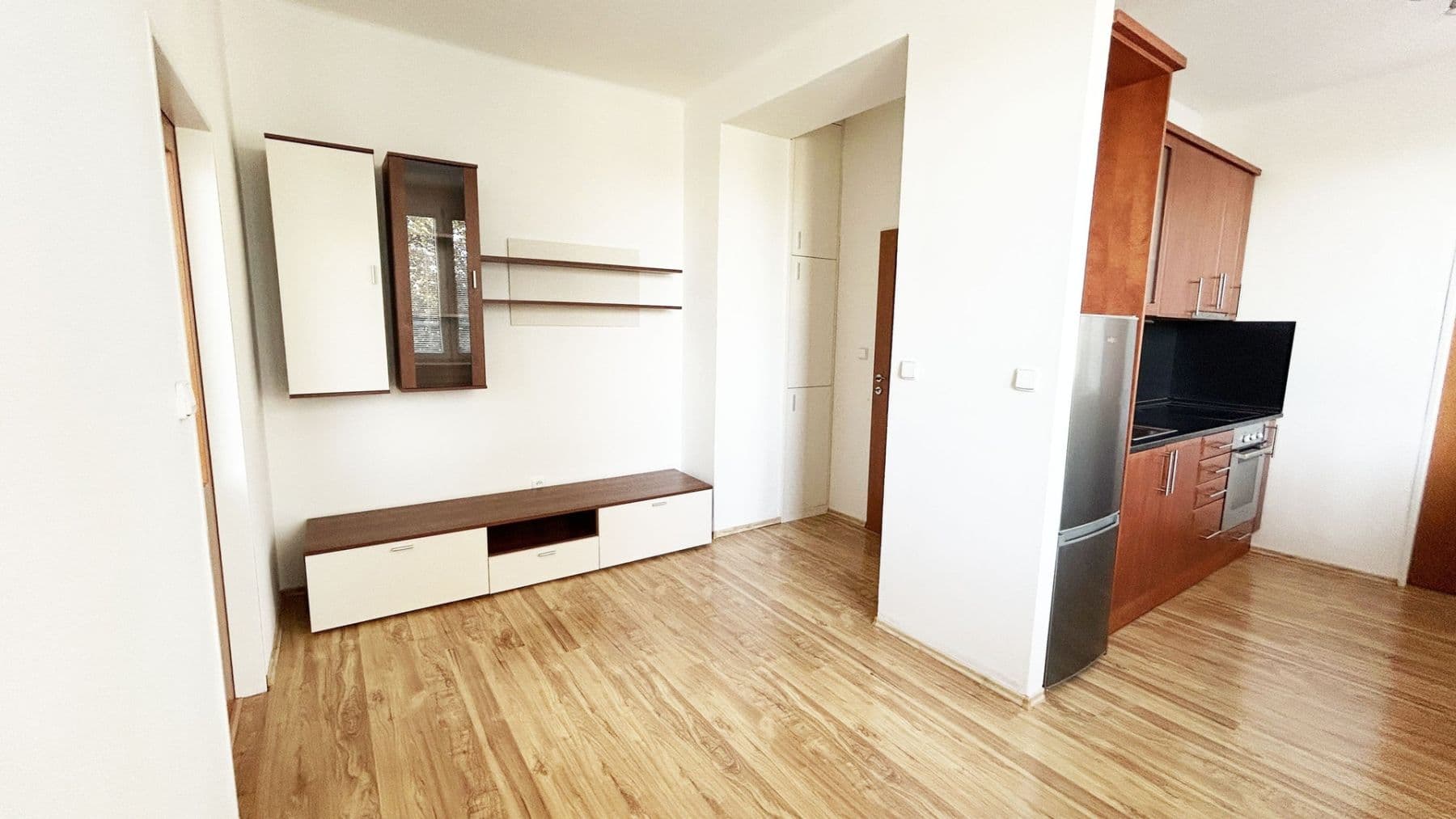 Pronájem bytu 3+kk 42 m², Moskevská, Kladno, Středočeský kraj Pronájem bytu 3+kk 42 m², Moskevská, Kladno, Středočeský kraj