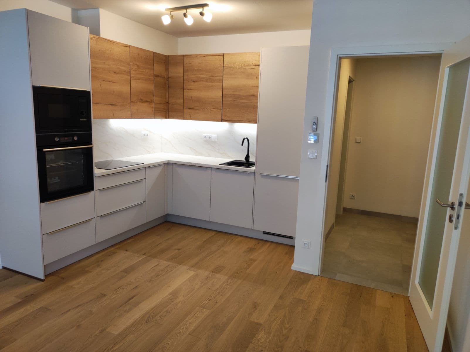 Pronájem bytu 2+kk 74 m², Bělohorská, Praha, Praha Pronájem bytu 2+kk 74 m², Bělohorská, Praha, Praha