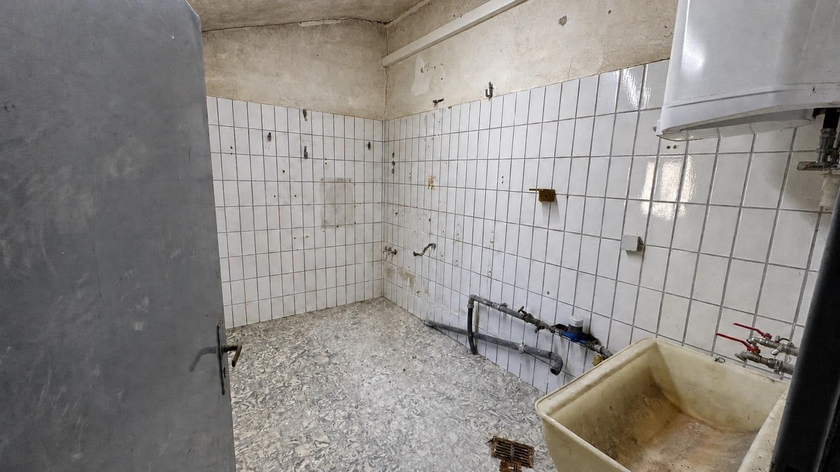 Pronájem nebytového prostoru 2.400 m², Uracher Str. 52, St. Johann, Bádensko-Württembersko Pronájem nebytového prostoru 2.400 m², Uracher Str. 52, St. Johann, Bádensko-Württembersko