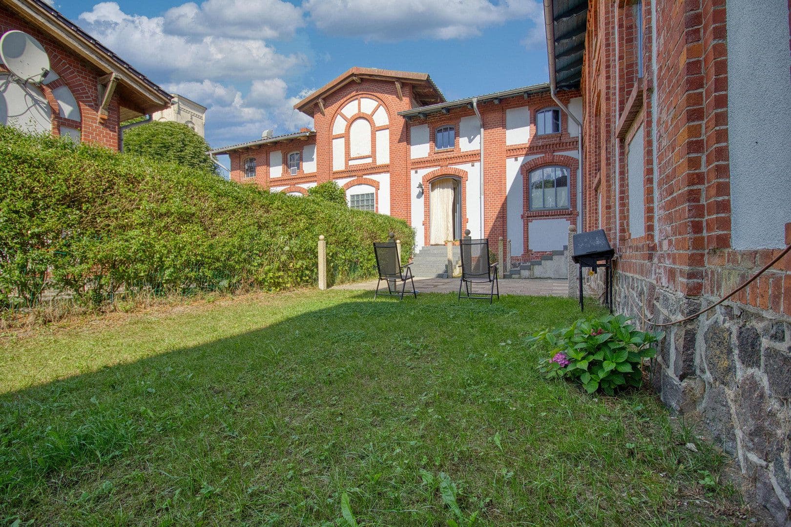 Prodej domu 706 m², pozemek 3.211 m², Dorfstraße 16a, Mölln, Mecklenburg-Vorpommern Prodej domu 706 m², pozemek 3.211 m², Dorfstraße 16a, Mölln, Mecklenburg-Vorpommern
