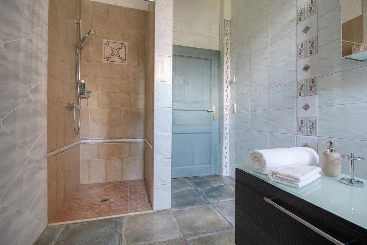 Prodej domu 706 m², pozemek 3.211 m², Dorfstraße 16a, Mölln, Mecklenburg-Vorpommern Prodej domu 706 m², pozemek 3.211 m², Dorfstraße 16a, Mölln, Mecklenburg-Vorpommern