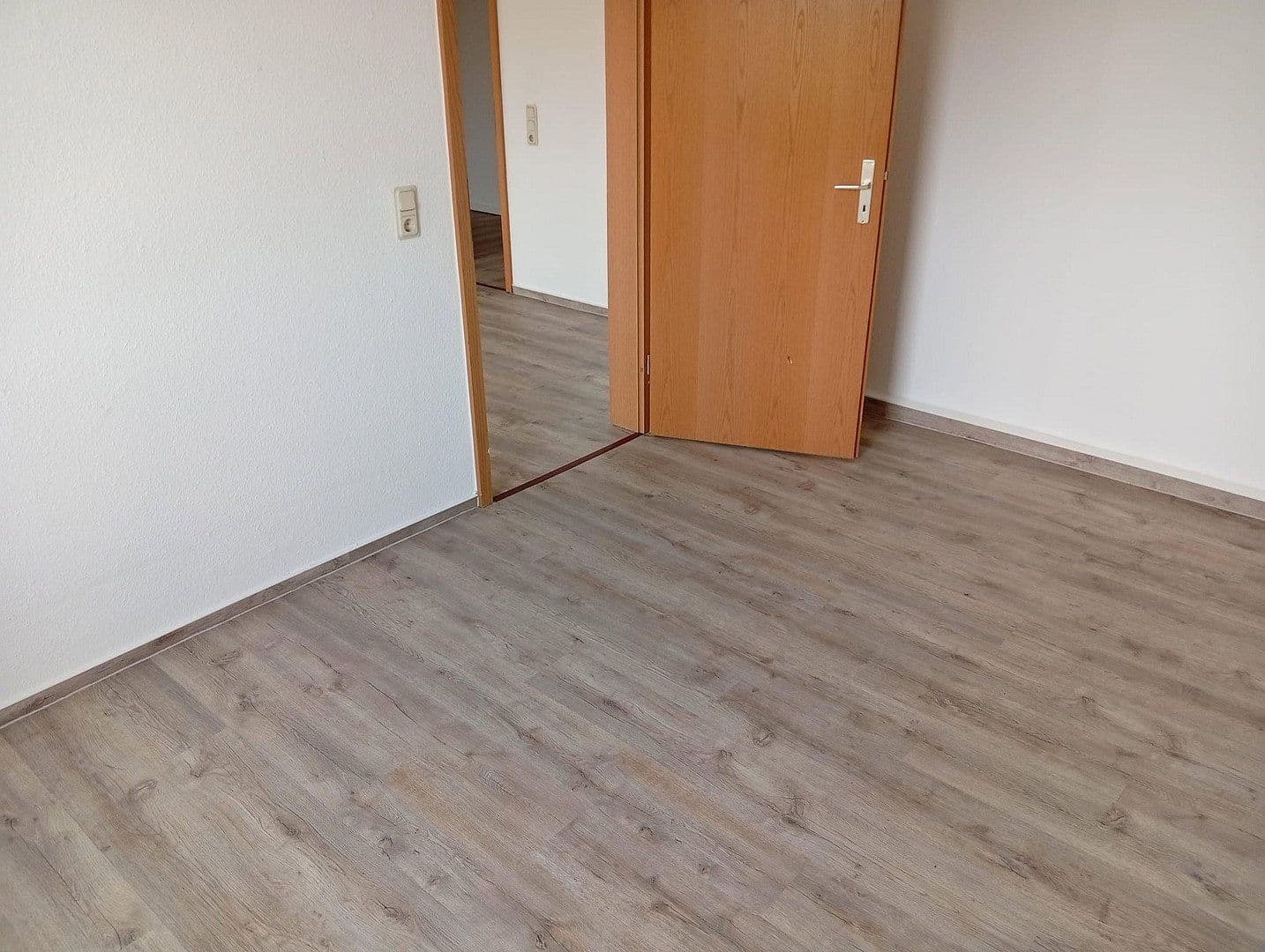 Pronájem bytu 4+1 90 m², Goethestr. 16, Dessau-Roßlau, Sasko-Anhaltsko Pronájem bytu 4+1 90 m², Goethestr. 16, Dessau-Roßlau, Sasko-Anhaltsko