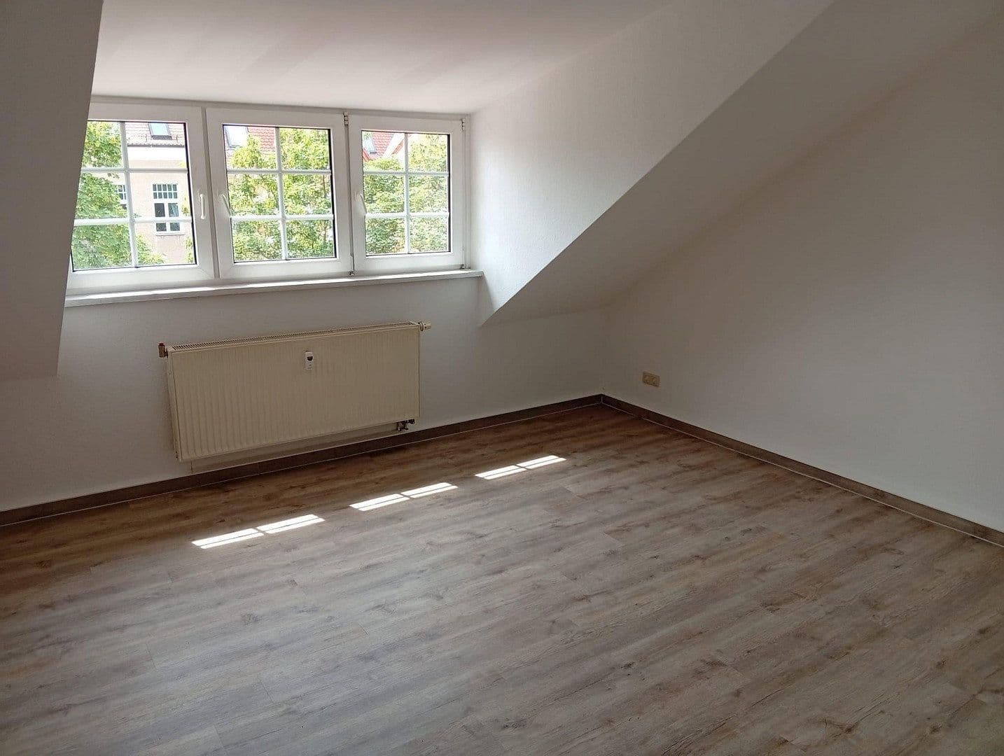 Pronájem bytu 4+1 90 m², Goethestr. 16, Dessau-Roßlau, Sasko-Anhaltsko Pronájem bytu 4+1 90 m², Goethestr. 16, Dessau-Roßlau, Sasko-Anhaltsko