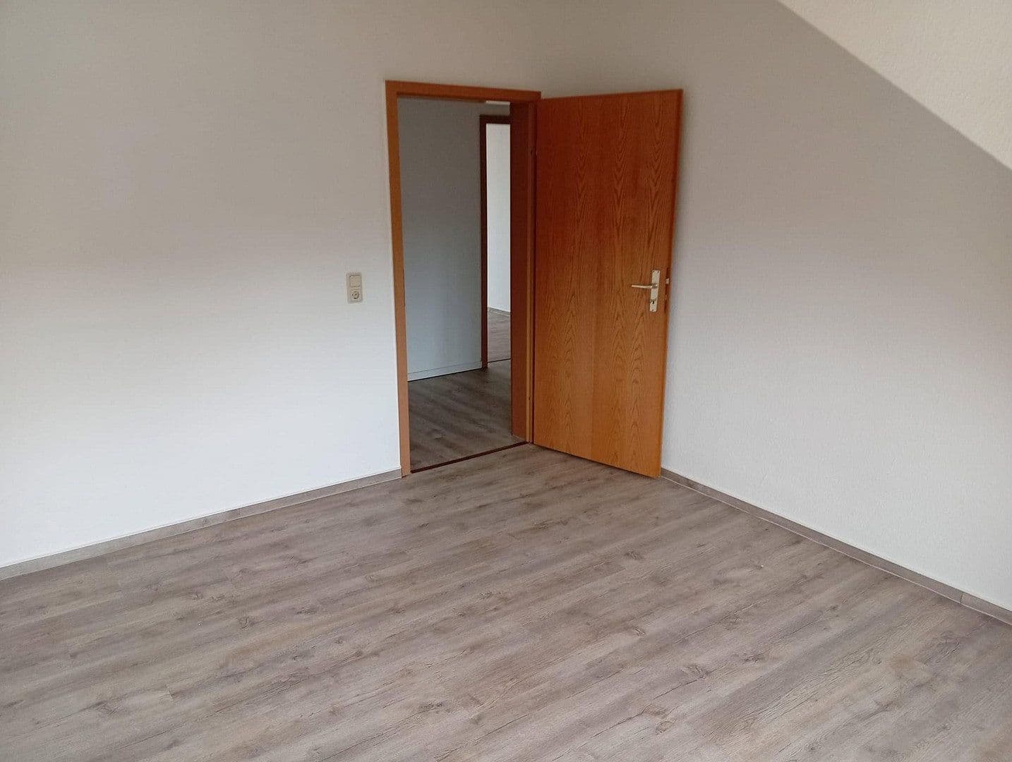 Pronájem bytu 4+1 90 m², Goethestr. 16, Dessau-Roßlau, Sasko-Anhaltsko Pronájem bytu 4+1 90 m², Goethestr. 16, Dessau-Roßlau, Sasko-Anhaltsko