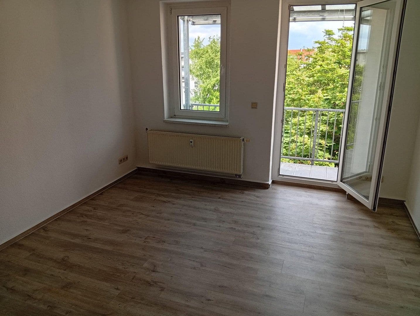 Pronájem bytu 4+1 90 m², Goethestr. 16, Dessau-Roßlau, Sasko-Anhaltsko Pronájem bytu 4+1 90 m², Goethestr. 16, Dessau-Roßlau, Sasko-Anhaltsko