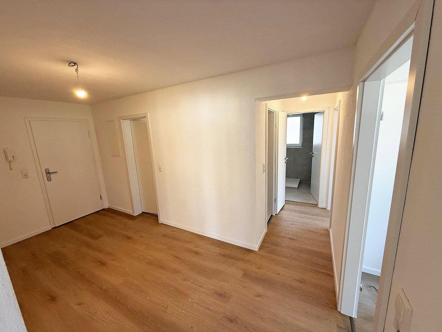 Pronájem bytu 4+1 95 m², Stuttgart, Bádensko-Württembersko Pronájem bytu 4+1 95 m², Stuttgart, Bádensko-Württembersko