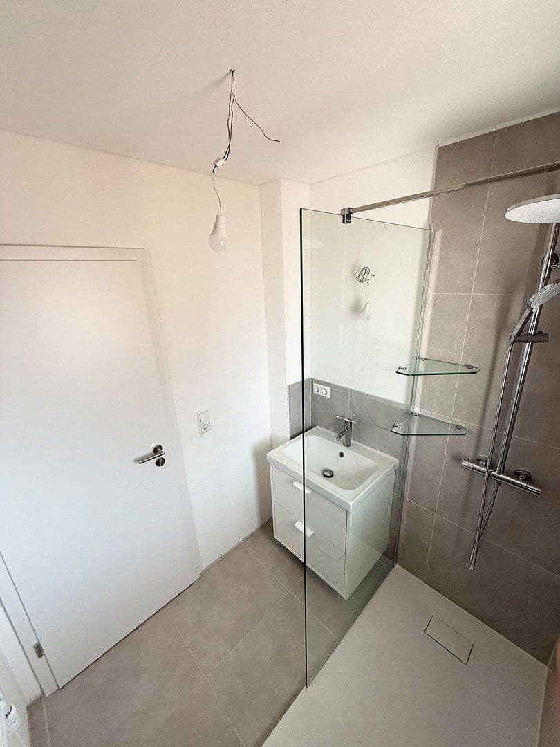 Pronájem bytu 4+1 95 m², Stuttgart, Bádensko-Württembersko Pronájem bytu 4+1 95 m², Stuttgart, Bádensko-Württembersko
