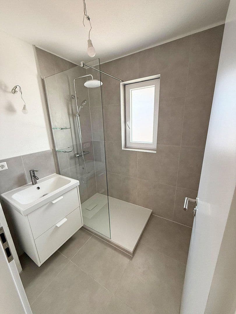 Pronájem bytu 4+1 95 m², Stuttgart, Bádensko-Württembersko Pronájem bytu 4+1 95 m², Stuttgart, Bádensko-Württembersko