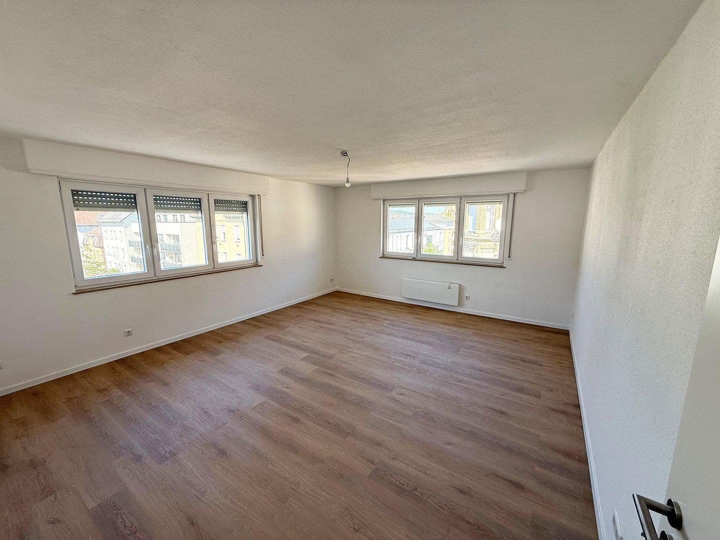 Pronájem bytu 4+1 95 m², Stuttgart, Bádensko-Württembersko Pronájem bytu 4+1 95 m², Stuttgart, Bádensko-Württembersko
