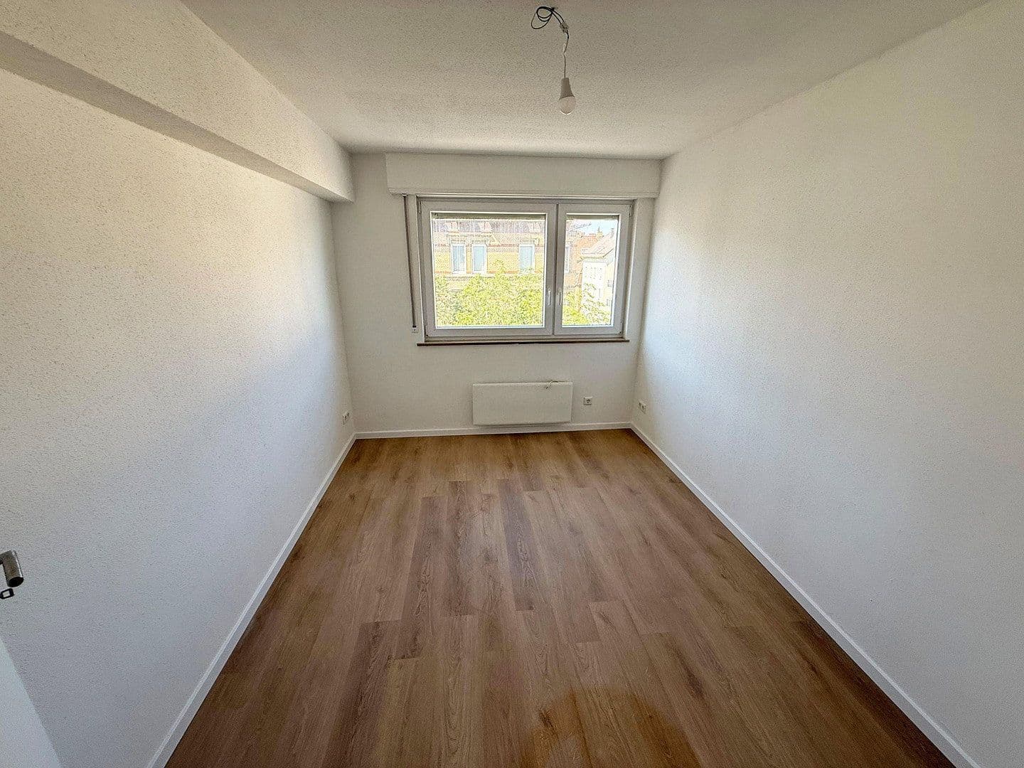 Pronájem bytu 4+1 95 m², Stuttgart, Bádensko-Württembersko Pronájem bytu 4+1 95 m², Stuttgart, Bádensko-Württembersko