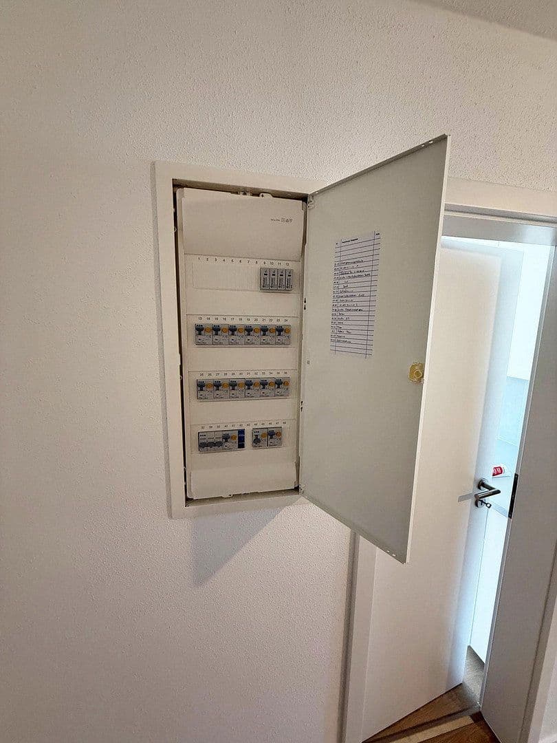 Pronájem bytu 4+1 95 m², Stuttgart, Bádensko-Württembersko Pronájem bytu 4+1 95 m², Stuttgart, Bádensko-Württembersko