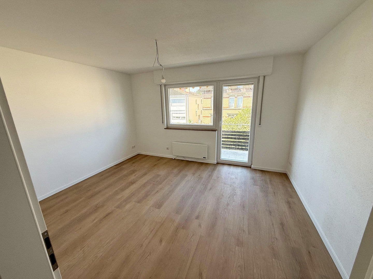 Pronájem bytu 4+1 95 m², Stuttgart, Bádensko-Württembersko Pronájem bytu 4+1 95 m², Stuttgart, Bádensko-Württembersko