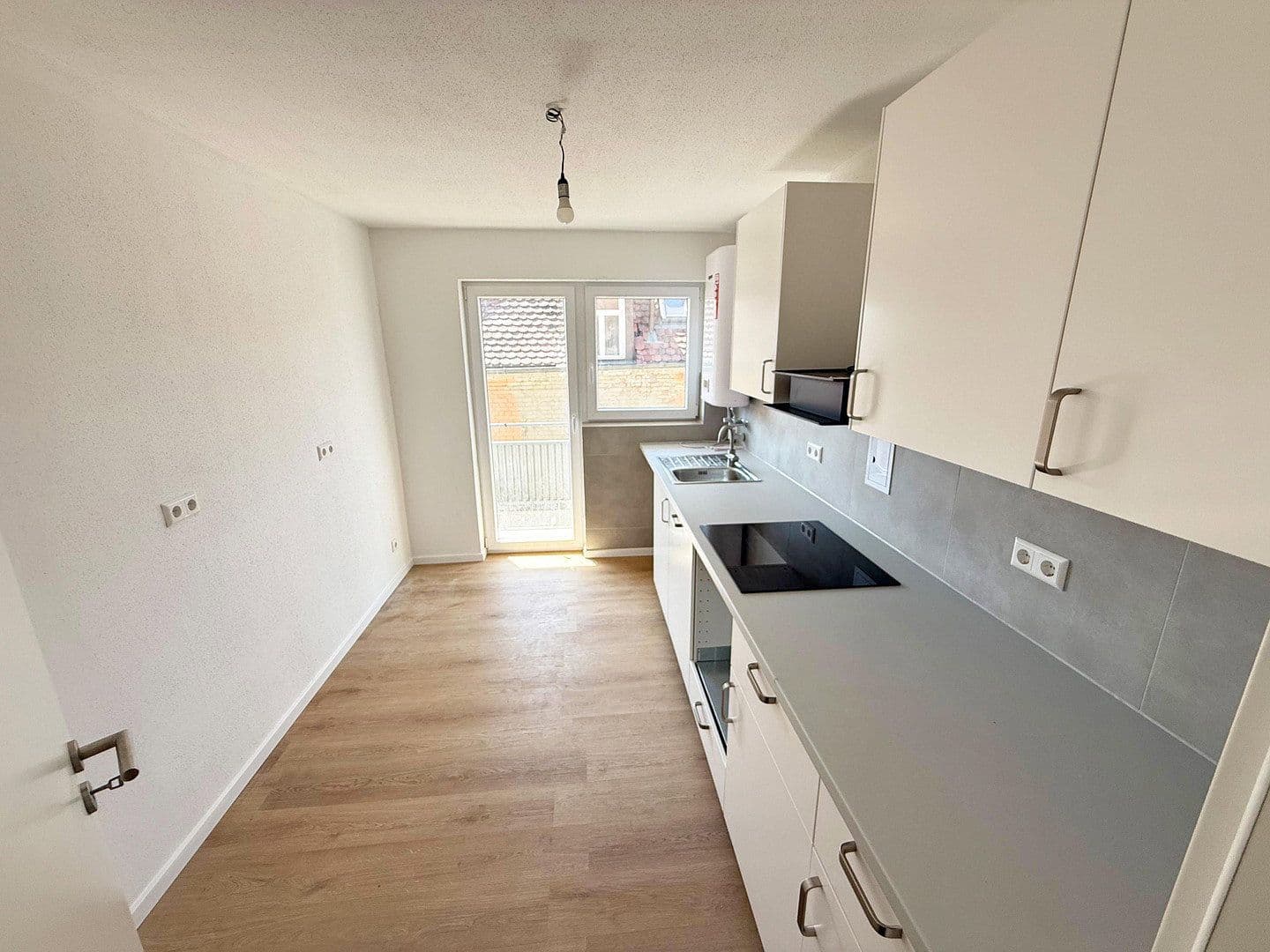 Pronájem bytu 4+1 95 m², Stuttgart, Bádensko-Württembersko Pronájem bytu 4+1 95 m², Stuttgart, Bádensko-Württembersko