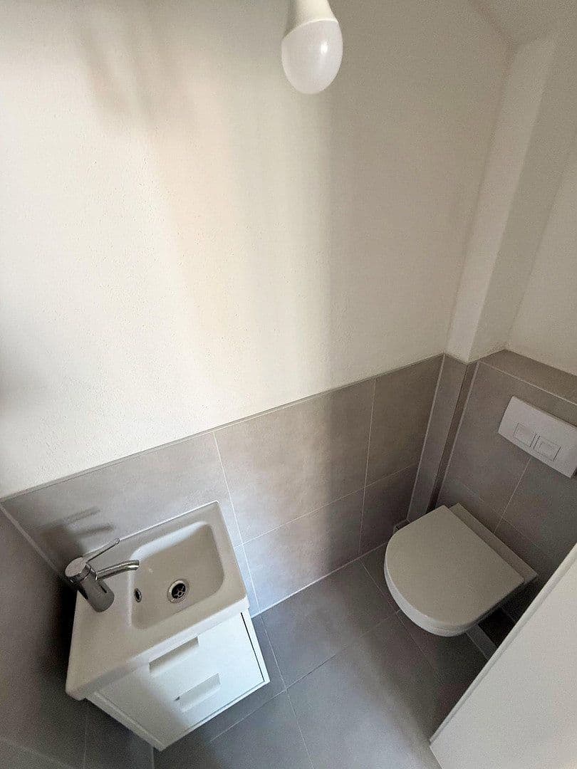 Pronájem bytu 4+1 95 m², Stuttgart, Bádensko-Württembersko Pronájem bytu 4+1 95 m², Stuttgart, Bádensko-Württembersko