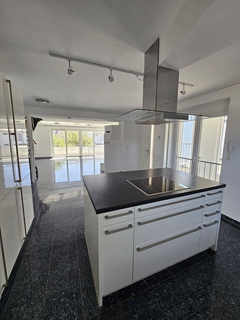 Pronájem bytu 3+1 101 m², Kusterdingen, Bádensko-Württembersko Pronájem bytu 3+1 101 m², Kusterdingen, Bádensko-Württembersko