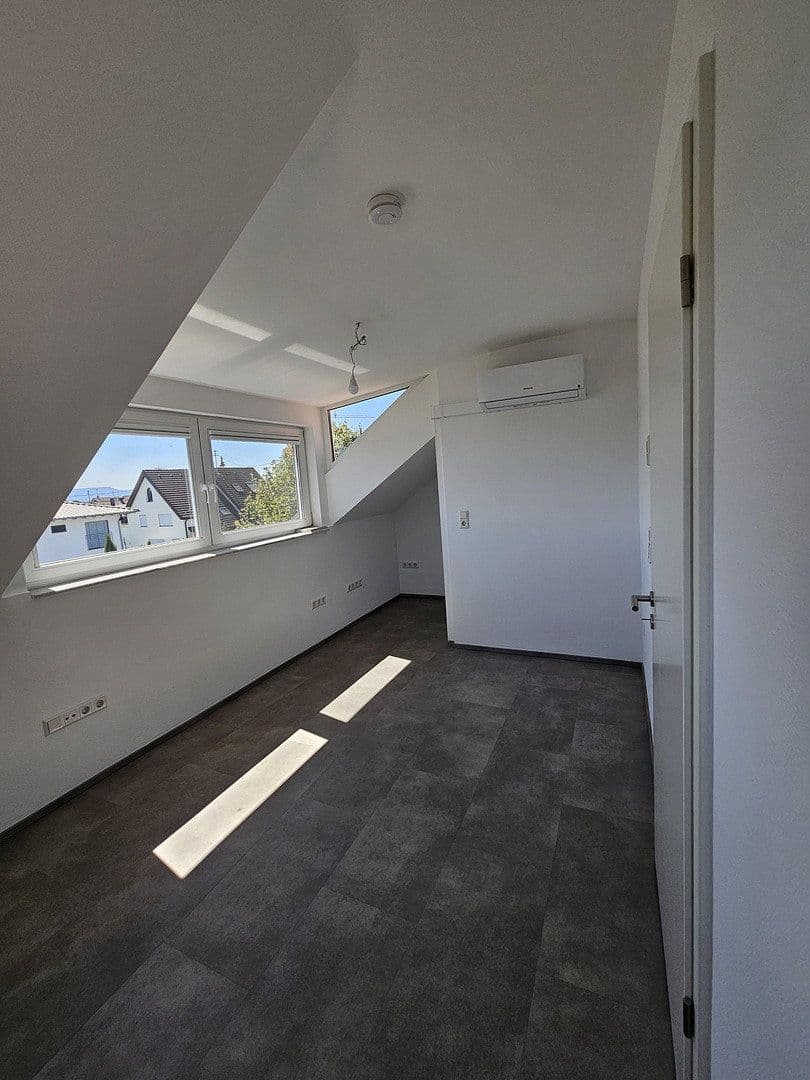 Pronájem bytu 3+1 101 m², Kusterdingen, Bádensko-Württembersko Pronájem bytu 3+1 101 m², Kusterdingen, Bádensko-Württembersko