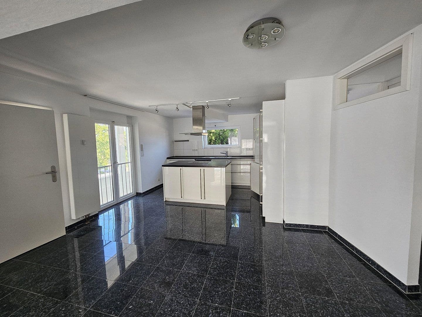 Pronájem bytu 3+1 101 m², Kusterdingen, Bádensko-Württembersko Pronájem bytu 3+1 101 m², Kusterdingen, Bádensko-Württembersko